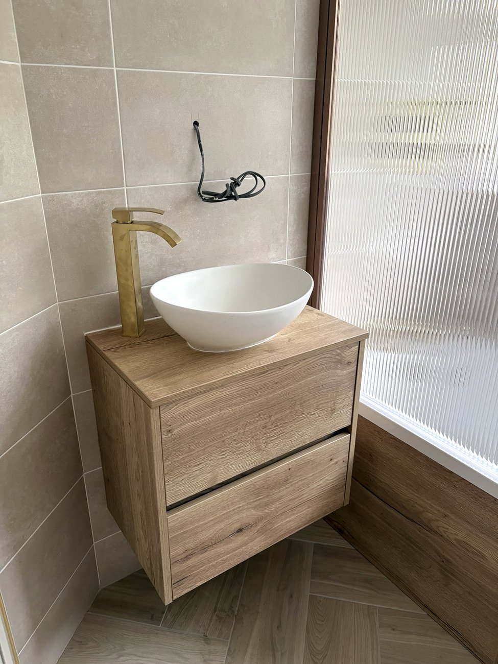 Floating vanity unit